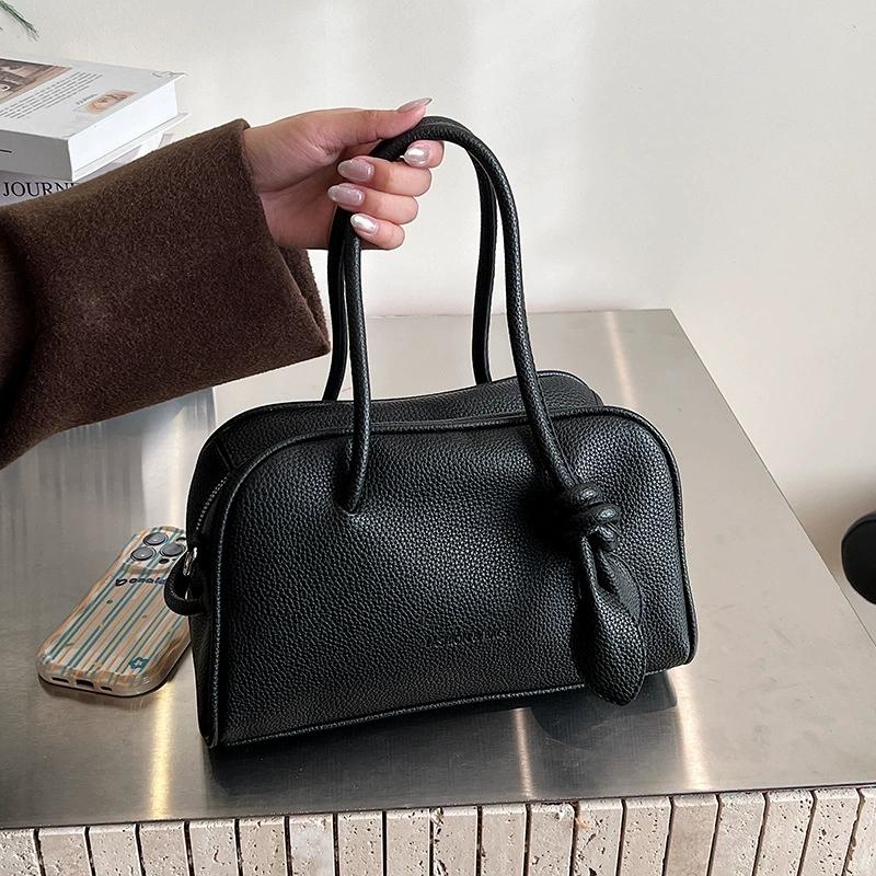 Persality Pu Handbags Solid Color Twist Handle Decor Txture Bost Bag Large Capacity Female Versatile Daily Handle Packs чёрный
Persality Pu Handbags Solid Color Twist Handle Decor Txture Bost Bag Large Capacity Female Versatile Daily Handle Packs чёрный