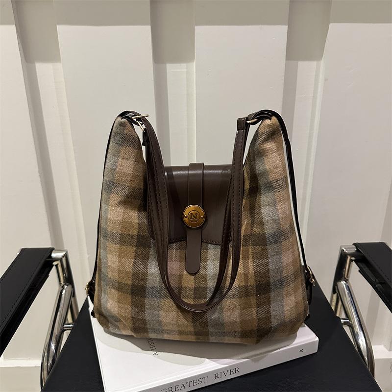 Клетчатый рюкзак в стиле колледжа для осени и зимы, для поездок на работу, многоцелевой, женский, повседневный, универсальный, большой вместимости, модный, персонализированный, на плечо
Клетчатый рюкзак в стиле колледжа для осени и зимы, для поездок на работу, многоцелевой, женский, повседневный, универсальный, большой вместимости, модный, персонализированный, на плечо