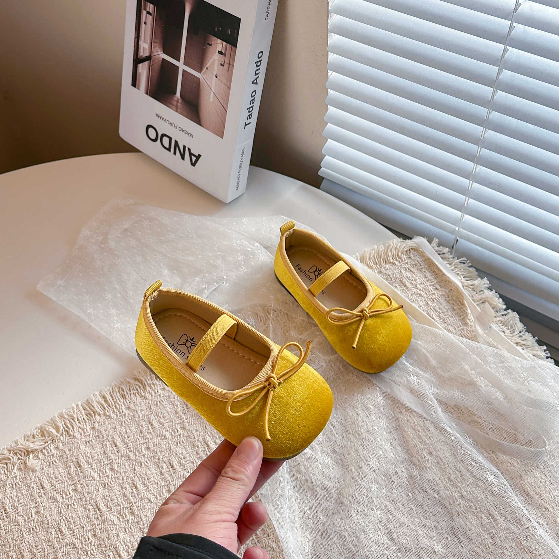 Girls Solid Color Flats2026Spring and summer cute bow princess leather shoes for small, medium, and large children 21-25Code one hand5Double жовтий
Girls Solid Color Flats2026Spring and summer cute bow princess leather shoes for small, medium, and large children 21-25Code one hand5Double жовтий