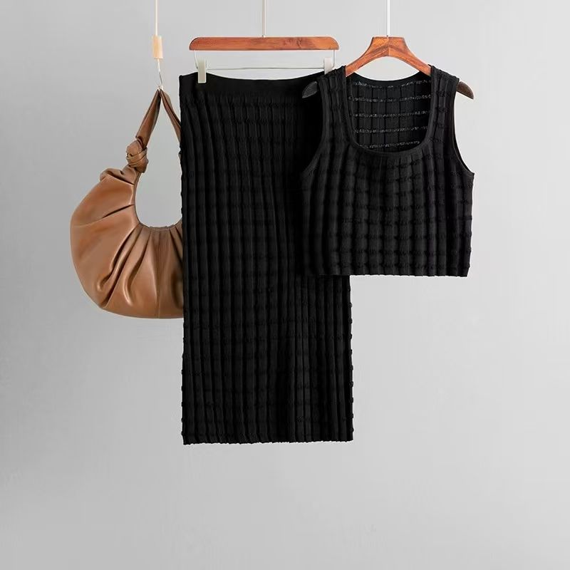 Western Style New Knit vest Top Skirt Two-Piece Knitted Vest Top Skirt Set Black One size
Western Style New Knit vest Top Skirt Two-Piece Knitted Vest Top Skirt Set Black One size