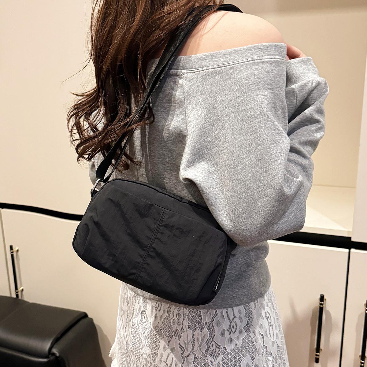 New solid color simple washed cloth small satchel Japanese and Korean daily commuting large-capacity shoulder backpack чорний
New solid color simple washed cloth small satchel Japanese and Korean daily commuting large-capacity shoulder backpack чорний