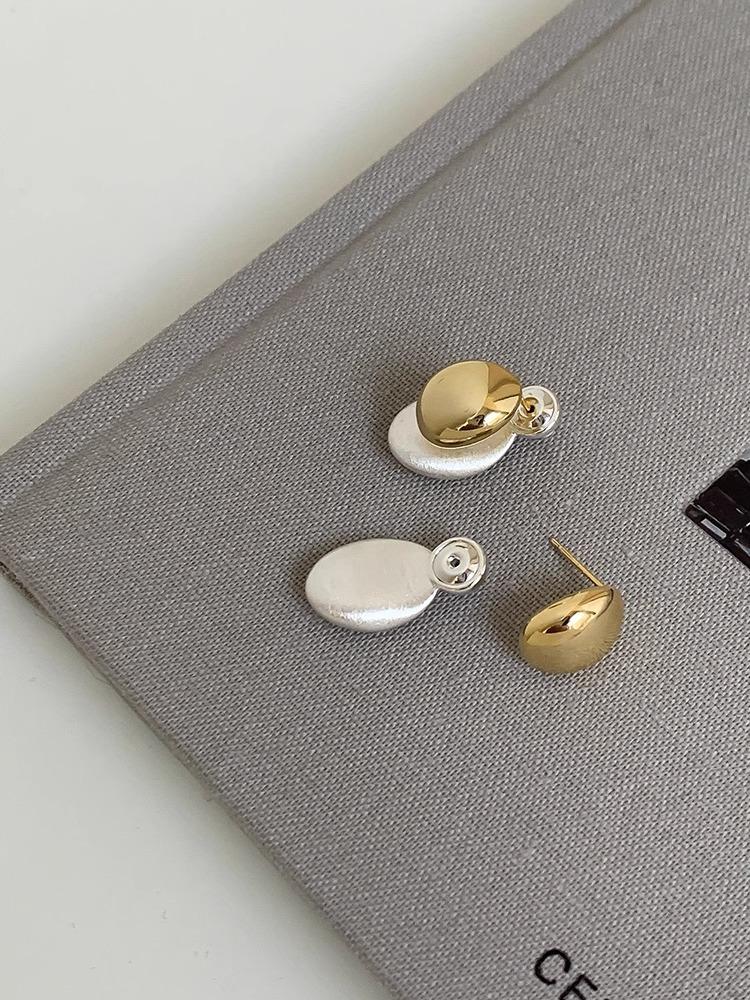 S silver needle European and American niche design metal contrasting color brushed high-end earrings front and rear hanging earrings trendy women
S silver needle European and American niche design metal contrasting color brushed high-end earrings front and rear hanging earrings trendy women