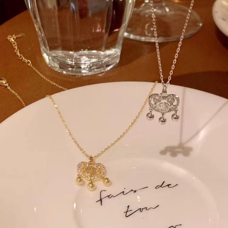 Niche Design High-end New Chinese Style Light Luxury Hollow Auspicious Cloud Ruyi Lock Clavicle Chain
Niche Design High-end New Chinese Style Light Luxury Hollow Auspicious Cloud Ruyi Lock Clavicle Chain