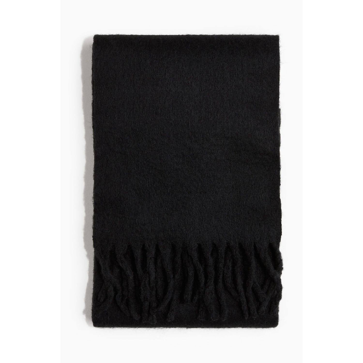 Fuzzy Surface Scarf 220 x 27 чёрный
Fuzzy Surface Scarf 220 x 27 чёрный