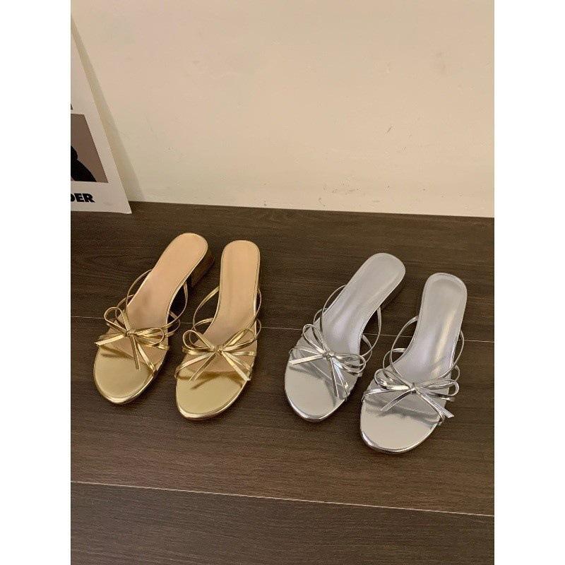 Thick heel premium cool slippers women s shoes wear 2025 new summer fairy style bow sandals 42 срібний
Thick heel premium cool slippers women s shoes wear 2025 new summer fairy style bow sandals 42 срібний