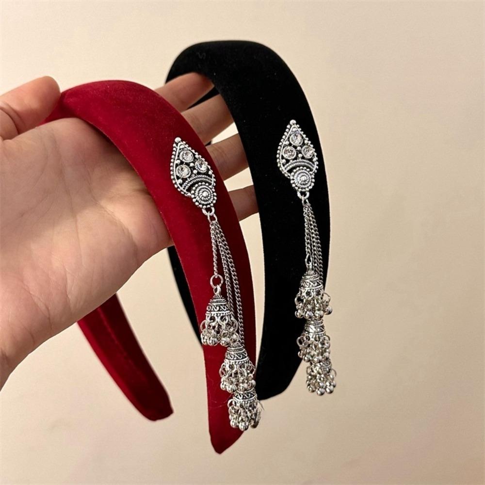 Velvet Tassel Bell Hair Band Retro Pendant Hair Clip Sweet Ethnic Style Hair Hoop Women Red Silver Hair Clip
Velvet Tassel Bell Hair Band Retro Pendant Hair Clip Sweet Ethnic Style Hair Hoop Women Red Silver Hair Clip