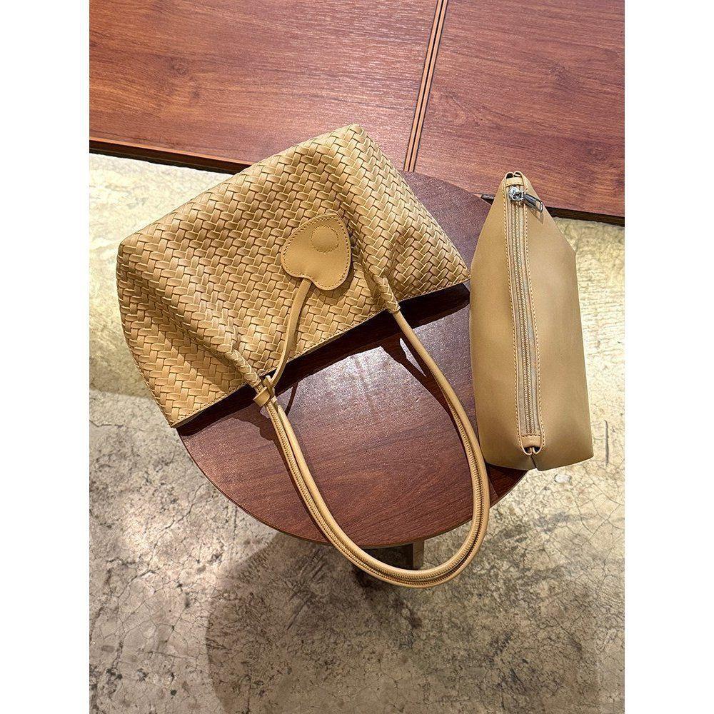 High-end Style Lunch Box Handbag with Large Capacity and Elegant Single-shoulder Tote Bag жёлтый
High-end Style Lunch Box Handbag with Large Capacity and Elegant Single-shoulder Tote Bag жёлтый