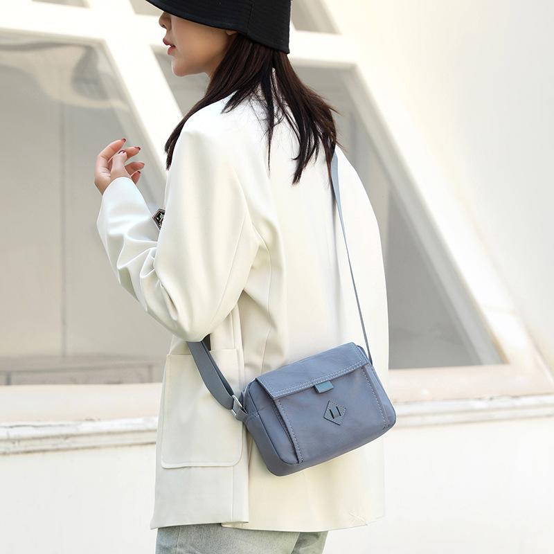 New women s shoulder bag fashion trend portable messenger bag mobile phone key bag чорний
New women s shoulder bag fashion trend portable messenger bag mobile phone key bag чорний