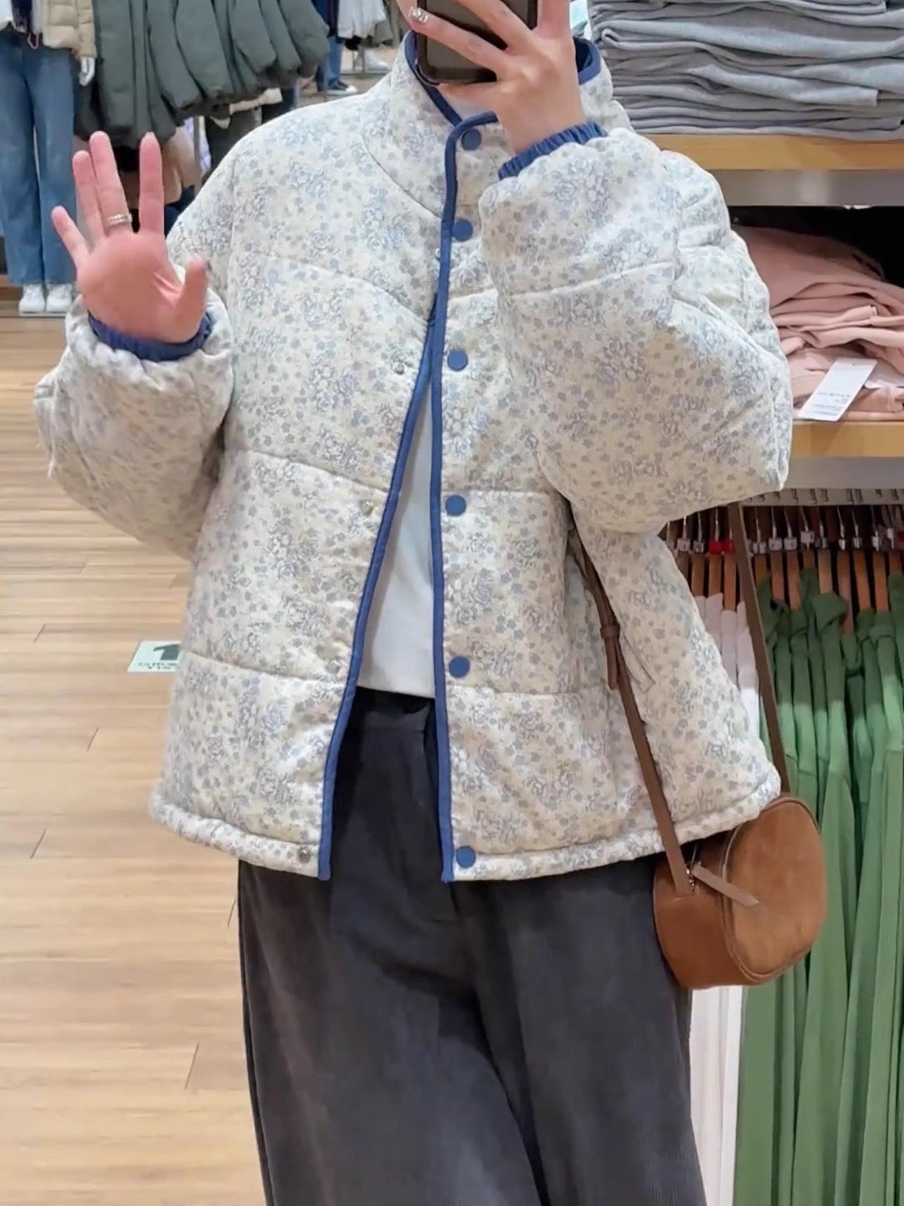 Зимняя корейская хлопковая куртка с цветочным принтом для женщин - Короткая, со стойкой, свободная, толстая, универсальная и теплая. Medium цветочный/синий
Зимняя корейская хлопковая куртка с цветочным принтом для женщин - Короткая, со стойкой, свободная, толстая, универсальная и теплая. Medium цветочный/синий