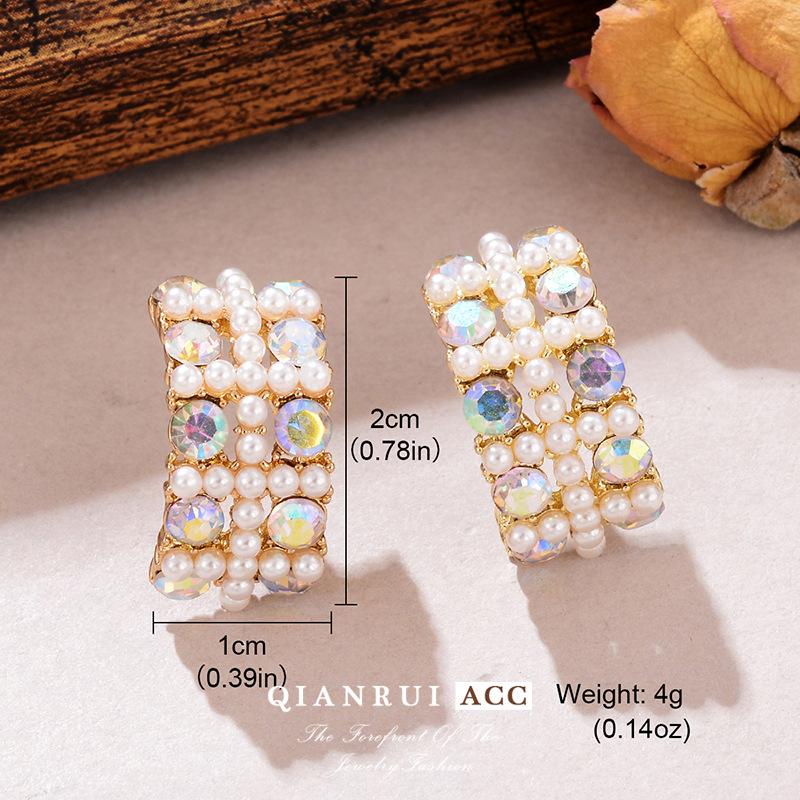 Light luxury, exquisite and elegant design sense C-shaped stud earrings, new diamond-encrusted pearls, high-end temperament commuting versatile 14k real gold
Light luxury, exquisite and elegant design sense C-shaped stud earrings, new diamond-encrusted pearls, high-end temperament commuting versatile 14k real gold