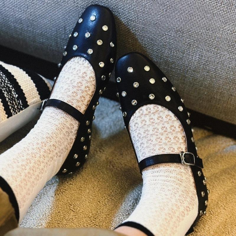 Great to wear retro flat ballet single shoes women s square head fashion rivets rhinestones word belt Mary Jane shoes 35 чорний
Great to wear retro flat ballet single shoes women s square head fashion rivets rhinestones word belt Mary Jane shoes 35 чорний