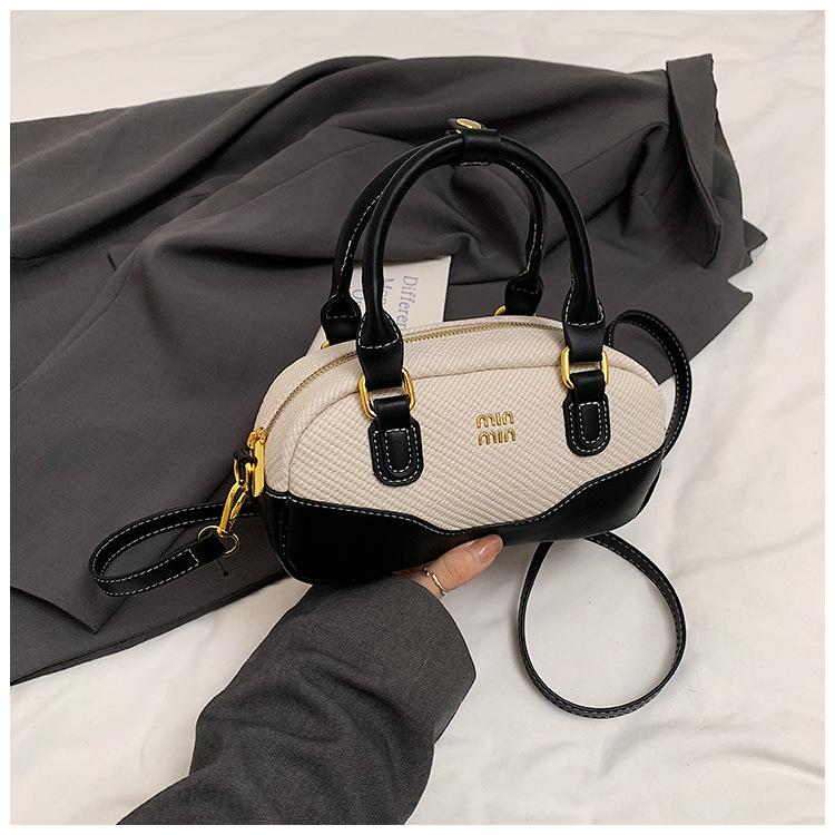 Bag 2025 spring new splicing portable small square bag retro high-end texture fashionable versatile messenger bag
Bag 2025 spring new splicing portable small square bag retro high-end texture fashionable versatile messenger bag