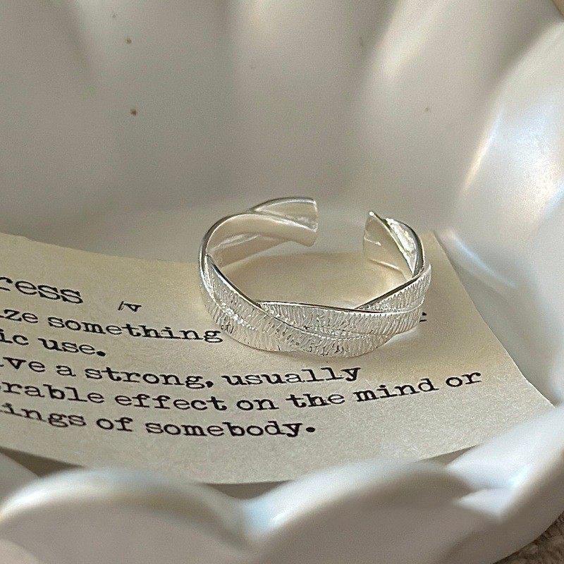 Korean Style S925 Sterling Silver Vintage Cross Ring for Women - Adjustable and Fashionable Adjustable
Korean Style S925 Sterling Silver Vintage Cross Ring for Women - Adjustable and Fashionable Adjustable