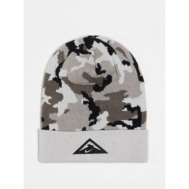 Серая шапка-бини унисекс с камуфляжным принтом Nike Running Trail Dri-FIT
Серая шапка-бини унисекс с камуфляжным принтом Nike Running Trail Dri-FIT