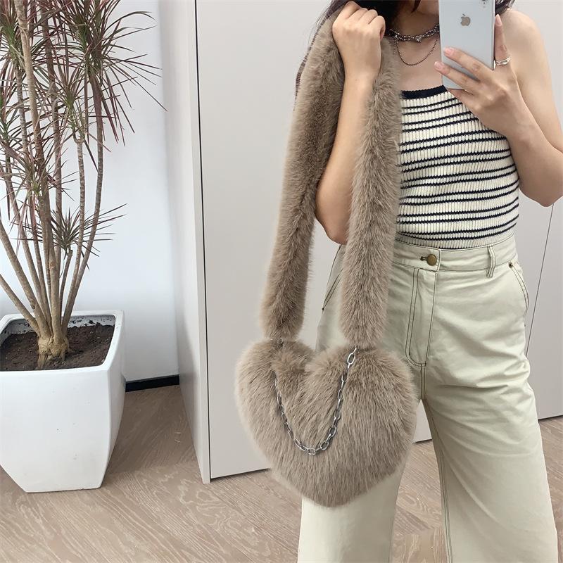 Faux Fur Women s Love Heart Shoulder Bags Soft Plush Ladies Chain Crossbody Bag Winter Warm Female Fluffy Clutch Purse Handbags
Faux Fur Women s Love Heart Shoulder Bags Soft Plush Ladies Chain Crossbody Bag Winter Warm Female Fluffy Clutch Purse Handbags