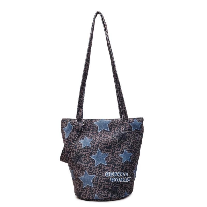 Vintage Star Patchwork Denim Shoulder Bags for Women Large Capacity Ladies Crossbody Tote Leopard Letter Female Bucket Handbag
Vintage Star Patchwork Denim Shoulder Bags for Women Large Capacity Ladies Crossbody Tote Leopard Letter Female Bucket Handbag