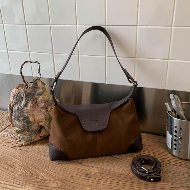 Outer single commuter retro suede bag women s 2025 new versatile autumn and winter messenger bag contrasting color shoulder armpit bag
Outer single commuter retro suede bag women s 2025 new versatile autumn and winter messenger bag contrasting color shoulder armpit bag