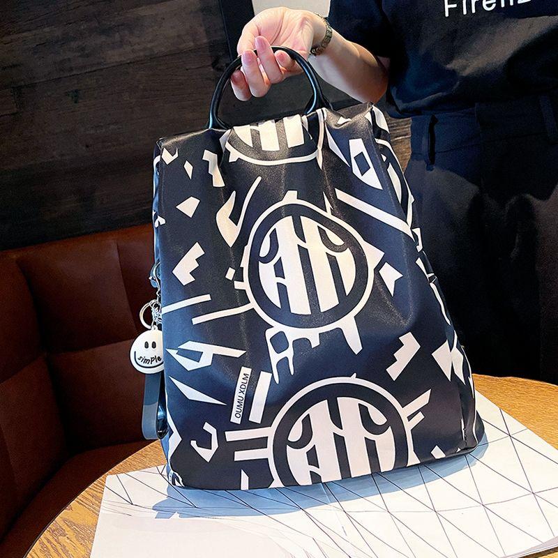 Новый модный принт на рюкзаке
Новый модный принт на рюкзаке