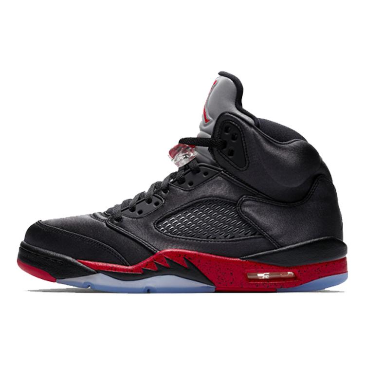 Новые JORDAN 5 Retro Satin Bred 136027-006 42
Новые JORDAN 5 Retro Satin Bred 136027-006 42