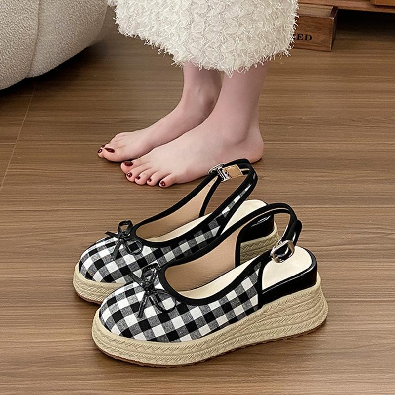 Новый стиль шлепанцев, сандалий на толстой подошве и рыбацких туфель 40 чёрный
Новый стиль шлепанцев, сандалий на толстой подошве и рыбацких туфель 40 чёрный