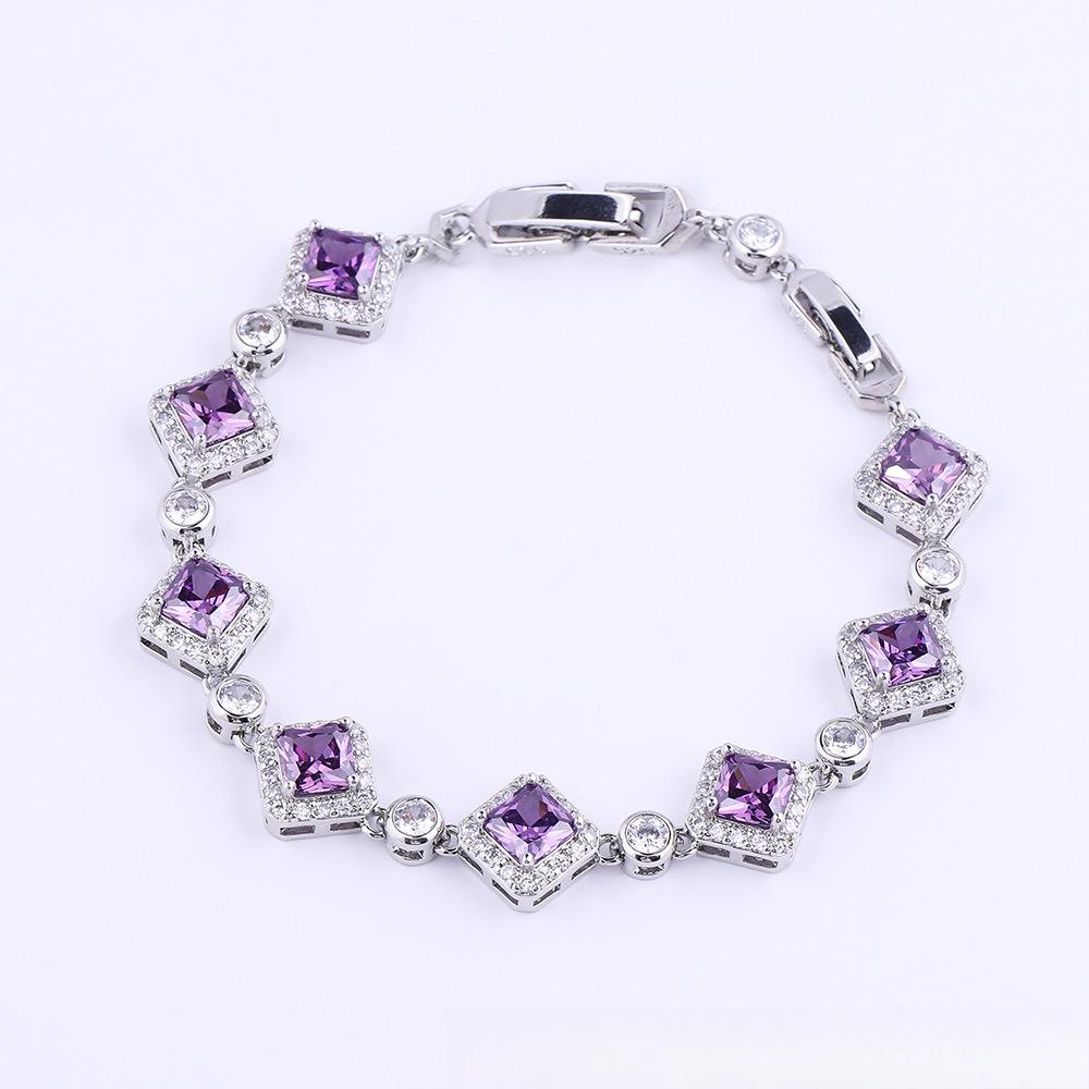 Простой темпераментный геометрический четырехугольный браслет из циркония, латунь, позолоченные ювелирные изделия With extension buckle length 20.5 cm bracelet
Простой темпераментный геометрический четырехугольный браслет из циркония, латунь, позолоченные ювелирные изделия With extension buckle length 20.5 cm bracelet