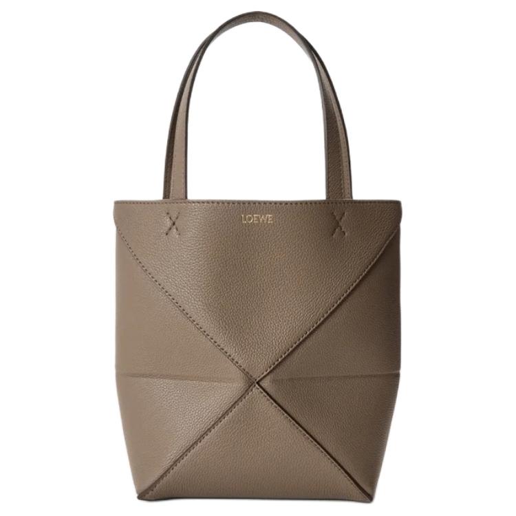 Loewe Puzzle Fold Lightweight Foldable Leather Shoulder Crossbody Mini Bag Women Bags Gray Brown A779V25X19-3170 Basic Set (Bag+Dust Bag)
Loewe Puzzle Fold Lightweight Foldable Leather Shoulder Crossbody Mini Bag Women Bags Gray Brown A779V25X19-3170 Basic Set (Bag+Dust Bag)