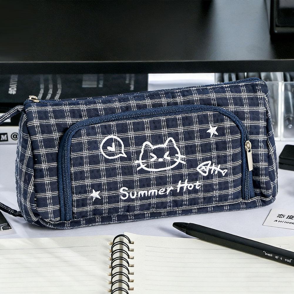 Large Capacity Cute Cat Mewo Plaid Handheld Pencil Case Korean Durable Stationery Bag for School Office Supplies Students Gift Темно-синій
Large Capacity Cute Cat Mewo Plaid Handheld Pencil Case Korean Durable Stationery Bag for School Office Supplies Students Gift Темно-синій
