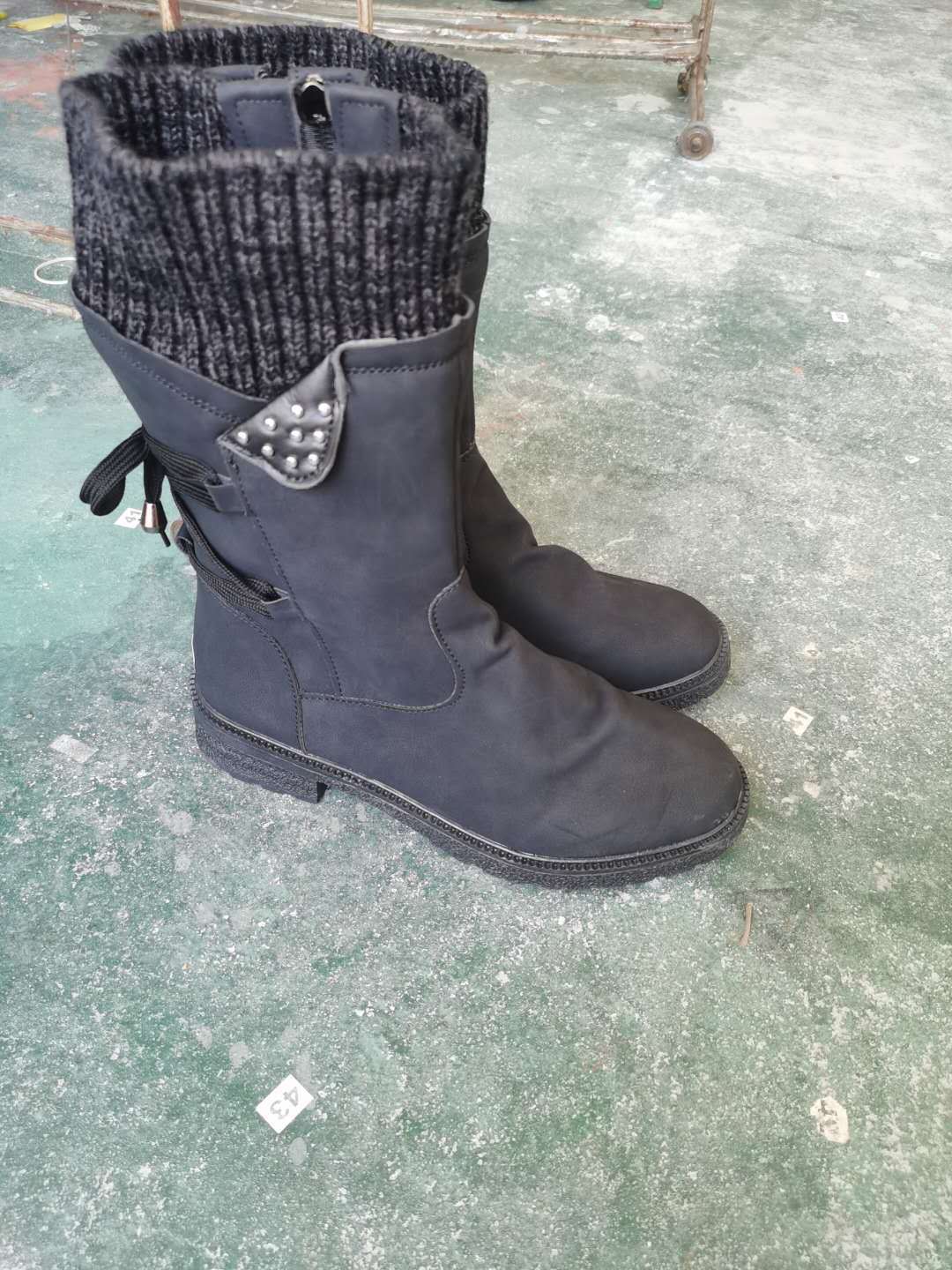 2025 autumn and winter new large size medium heel medium tube Martin boots women s side heel rear strap retro women s boots factory direct sales 35 чёрный
2025 autumn and winter new large size medium heel medium tube Martin boots women s side heel rear strap retro women s boots factory direct sales 35 чёрный