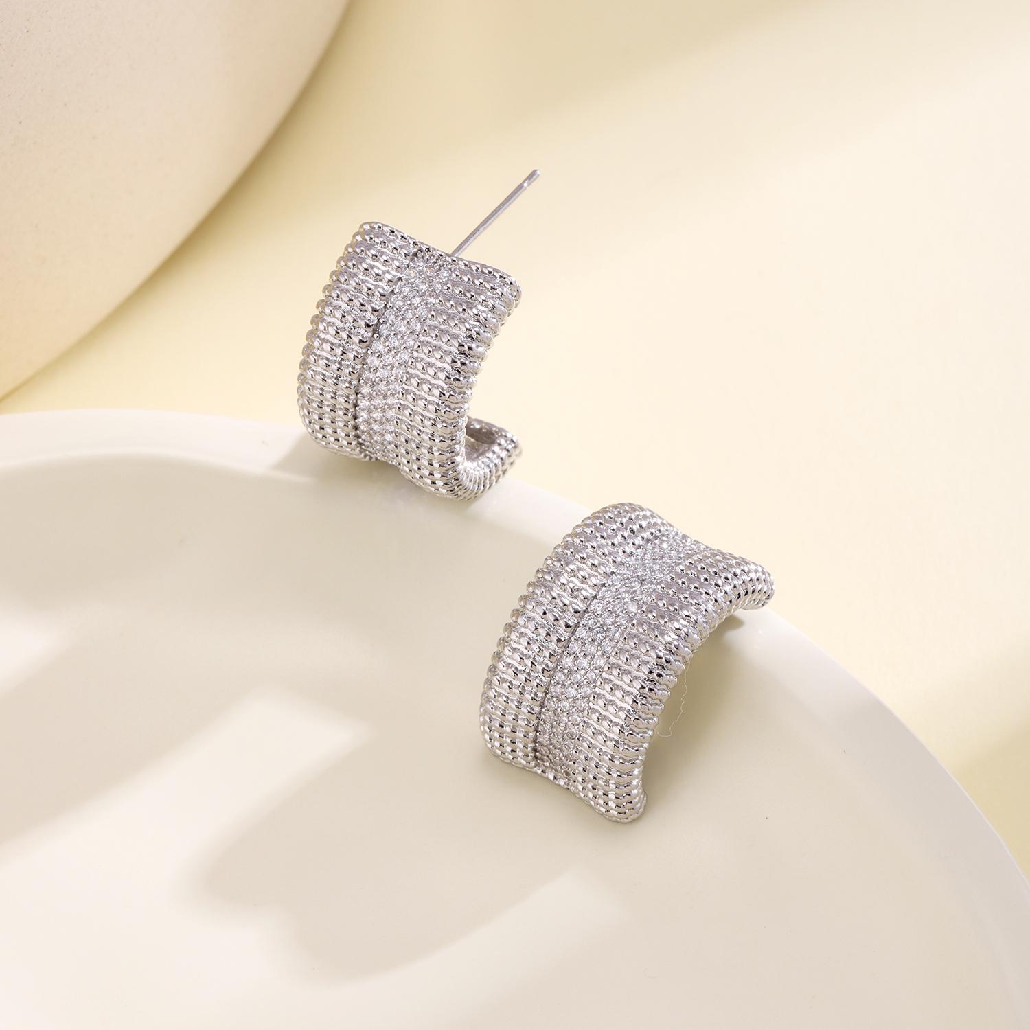Nidin New Trendy Textured Arc Stud Earrings For Women Light Luxury Micro Pave Zircon Wide Fashion Ear Jewelry Daily Party Gifts серебряный
Nidin New Trendy Textured Arc Stud Earrings For Women Light Luxury Micro Pave Zircon Wide Fashion Ear Jewelry Daily Party Gifts серебряный