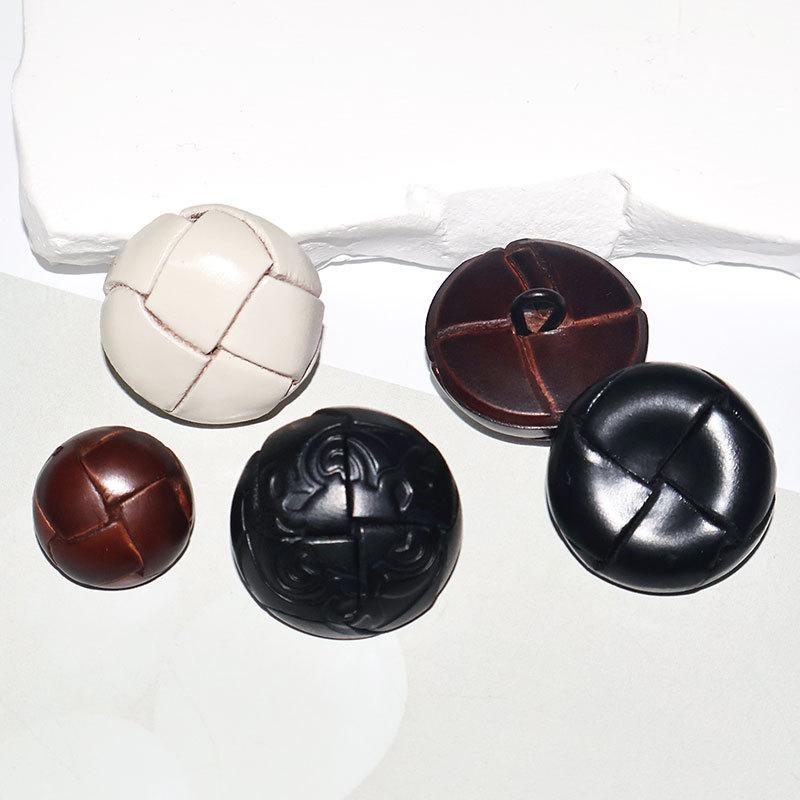 Leather Buttons, Black Buttons, Round Men S And Women S Coat Buttons, Coffee Leather Buttons, First Layer Leather Buttons, Trench Coat Buttons leather buckle 1 #brown yellow 28L = 18MM
Leather Buttons, Black Buttons, Round Men S And Women S Coat Buttons, Coffee Leather Buttons, First Layer Leather Buttons, Trench Coat Buttons leather buckle 1 #brown yellow 28L = 18MM