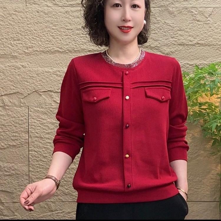 Chic Plus Size Casual Tummy Concealing Round Neck Top for Middle-Aged Women - Spring/Autumn Fashion XL (85-108 lbs)
Chic Plus Size Casual Tummy Concealing Round Neck Top for Middle-Aged Women - Spring/Autumn Fashion XL (85-108 lbs)