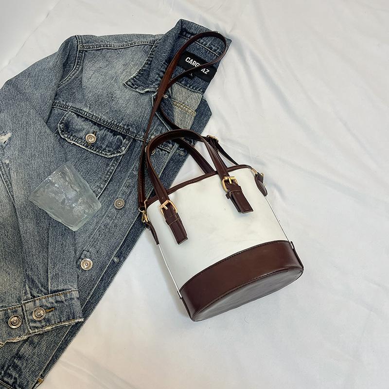 Today s popular casual bags, women s new trendy messenger bucket bags, premium texture Maillard shoulder bags
Today s popular casual bags, women s new trendy messenger bucket bags, premium texture Maillard shoulder bags