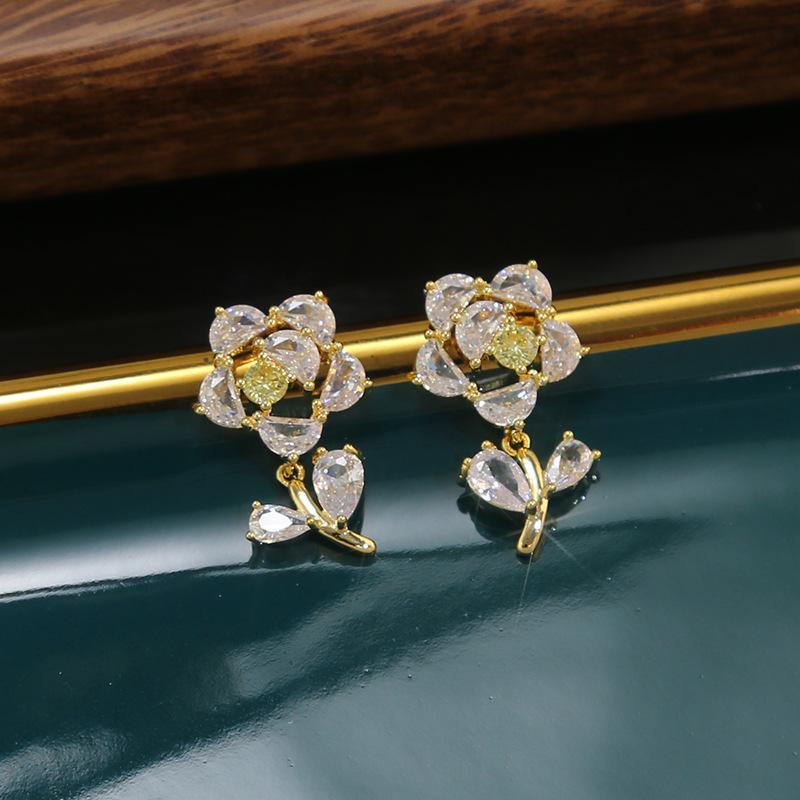 Серьги-пусеты с розовым цирконом для женщин, маленькие, свежие и милые, ювелирные украшения для ушей, модный дизайн, легкие роскошные серьги 14k
Серьги-пусеты с розовым цирконом для женщин, маленькие, свежие и милые, ювелирные украшения для ушей, модный дизайн, легкие роскошные серьги 14k