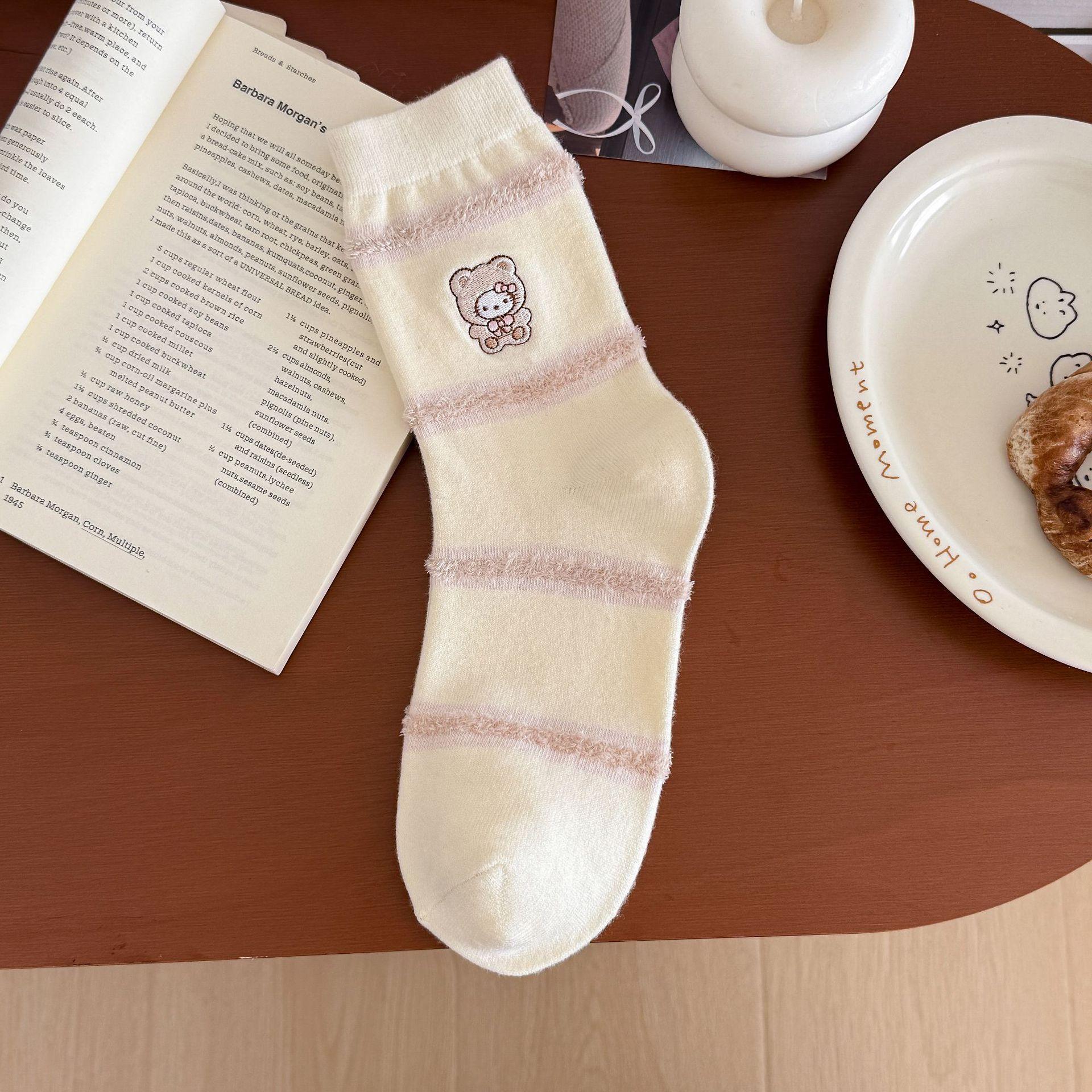 Korean Contrasting Girl Flocked Warm Fleece Pile Socks Cute Socks Girl Cartoon Middle Socks Bear Season One size fits all
Korean Contrasting Girl Flocked Warm Fleece Pile Socks Cute Socks Girl Cartoon Middle Socks Bear Season One size fits all