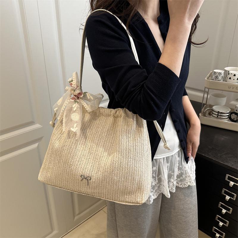 Summer straw woven beach fresh and popular new trendy fashion simple large capacity portable shoulder tote bag чёрный
Summer straw woven beach fresh and popular new trendy fashion simple large capacity portable shoulder tote bag чёрный