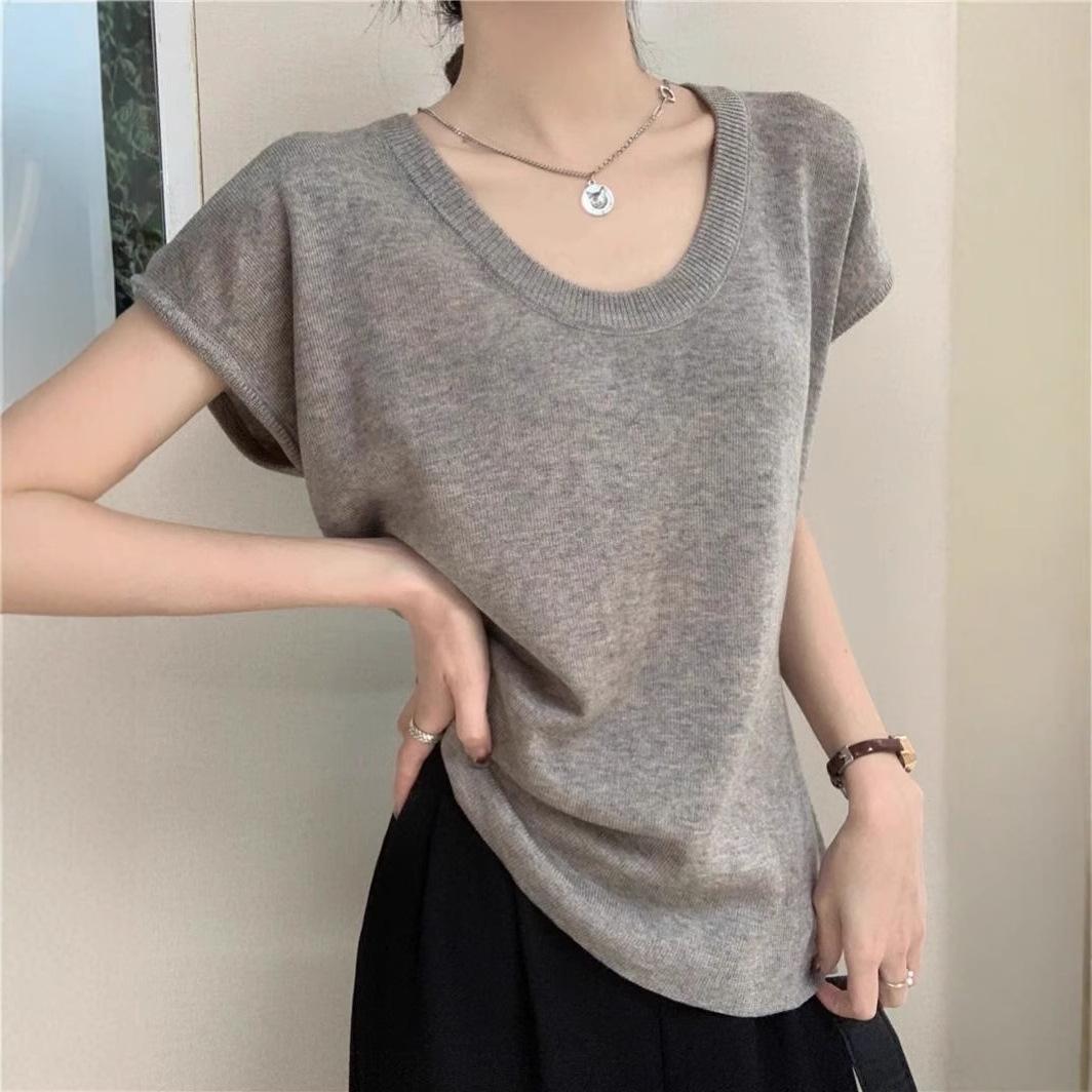 Chic U-neck Knit Top: Stylish & Simple Summer 2025 Women s T-Shirt with Short Sleeves M
Chic U-neck Knit Top: Stylish & Simple Summer 2025 Women s T-Shirt with Short Sleeves M