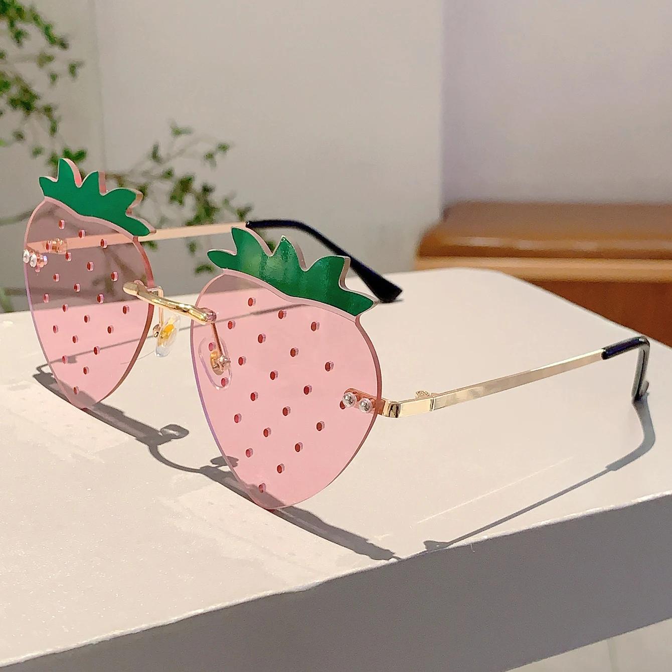 KAMMPT Cute Strawberry Shaped Sunglasses Fashion Multi-color Beach Vacation Sun Glasses Women Trendy Stylish Design Party Shades golden розовый
KAMMPT Cute Strawberry Shaped Sunglasses Fashion Multi-color Beach Vacation Sun Glasses Women Trendy Stylish Design Party Shades golden розовый