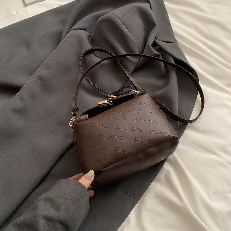 Retro solid color simple foreign style shoulder messenger bag 2025 niche Korean version is popular this year Korean version small square bag women s b
Retro solid color simple foreign style shoulder messenger bag 2025 niche Korean version is popular this year Korean version small square bag women s b