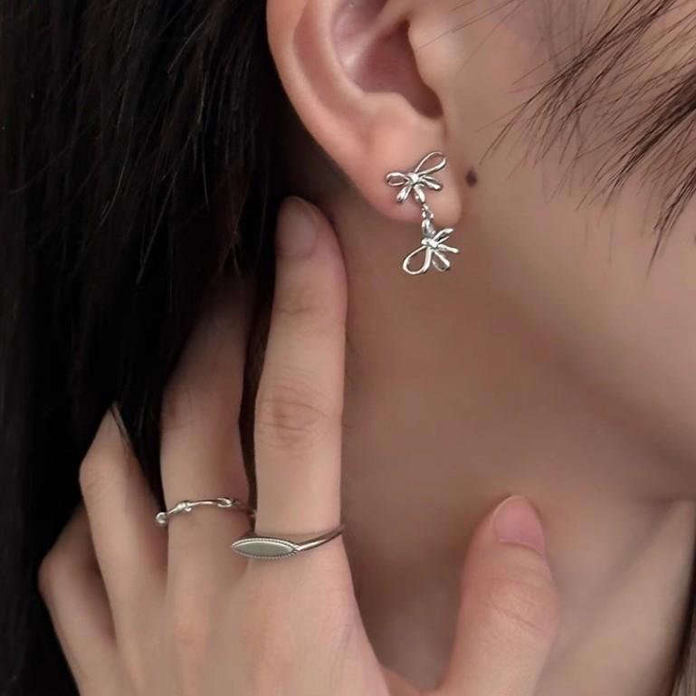 Bowknot Stud Earrings with Sterling Silver Needles: 2024 High-End Dangle Design for Women.
Bowknot Stud Earrings with Sterling Silver Needles: 2024 High-End Dangle Design for Women.