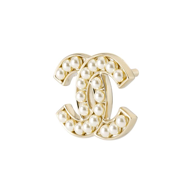 CHANEL Double C Logo Pearl Metal Brooch Women s Gold White білий
CHANEL Double C Logo Pearl Metal Brooch Women s Gold White білий