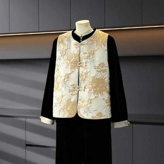 Elegant Chinese Velvet Vest Suit for Middle-Aged Women - Spring Three-Piece Set XL
Elegant Chinese Velvet Vest Suit for Middle-Aged Women - Spring Three-Piece Set XL