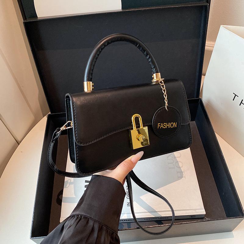 Retro solid color casual small square bag women s commuting temperament advanced texture versatile fashion messenger bag чорний
Retro solid color casual small square bag women s commuting temperament advanced texture versatile fashion messenger bag чорний