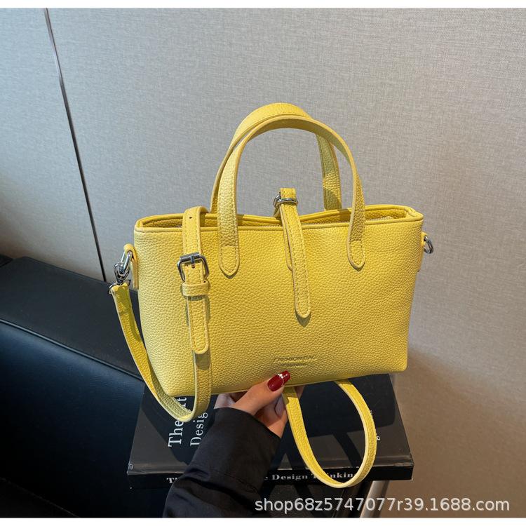 Premium texture large capacity tote bag women s 2025 new messenger bag retro shoulder bag commuter handbag жёлтый
Premium texture large capacity tote bag women s 2025 new messenger bag retro shoulder bag commuter handbag жёлтый