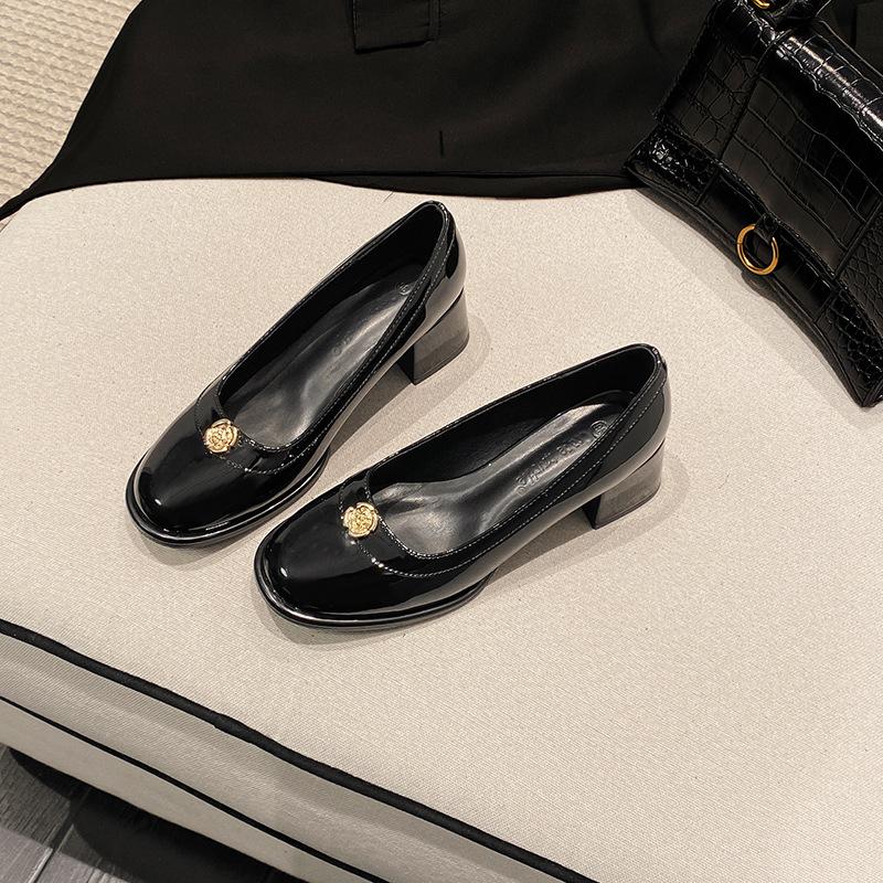 Виноградная мать 2025 весна новая изысканная камелия квадратный круглый носок толстый каблук лоферы на одном педале маленькие кожаные туфли женские 40
Виноградная мать 2025 весна новая изысканная камелия квадратный круглый носок толстый каблук лоферы на одном педале маленькие кожаные туфли женские 40