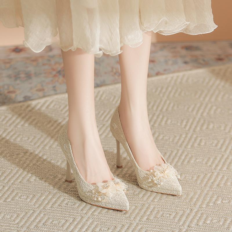 Bridal wedding dress stiletto wedding shoes women are not tired feet waterproof table high heels rhinestone flower shallow mouth stiletto shoes 39
Bridal wedding dress stiletto wedding shoes women are not tired feet waterproof table high heels rhinestone flower shallow mouth stiletto shoes 39