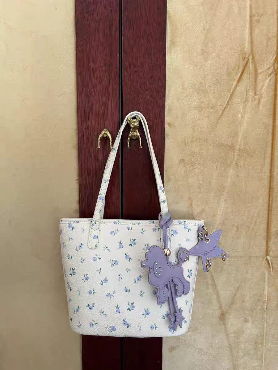 Gun Gun Same high-end floral vegetable basket tote bag 2025 new fashionable versatile commuter shoulder armpit bag белый
Gun Gun Same high-end floral vegetable basket tote bag 2025 new fashionable versatile commuter shoulder armpit bag белый