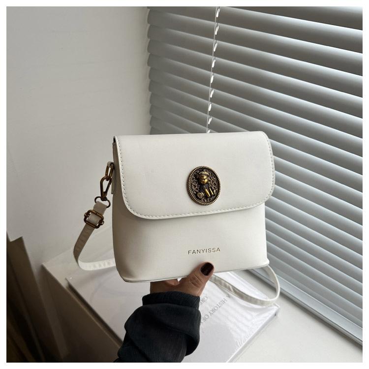 Сумка корейская высококачественная универсальная сумка-ведро весна и лето нишевый дизайн 2024 новый ремень сумка-мессенджер женская белый
Сумка корейская высококачественная универсальная сумка-ведро весна и лето нишевый дизайн 2024 новый ремень сумка-мессенджер женская белый