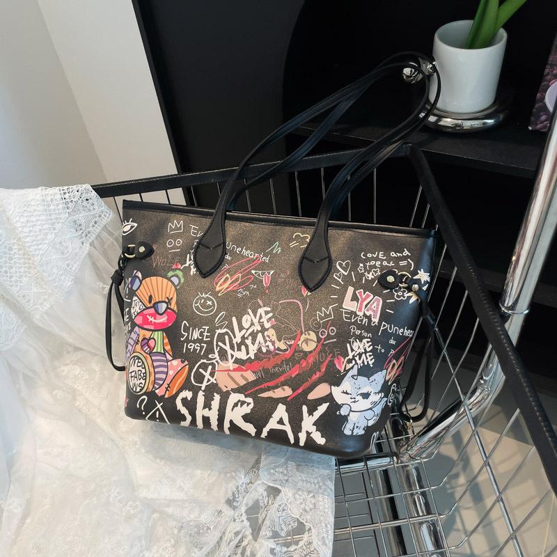 Cute new autumn large-capacity cartoon graffiti print going out fashionable versatile shoulder handbag чёрный
Cute new autumn large-capacity cartoon graffiti print going out fashionable versatile shoulder handbag чёрный