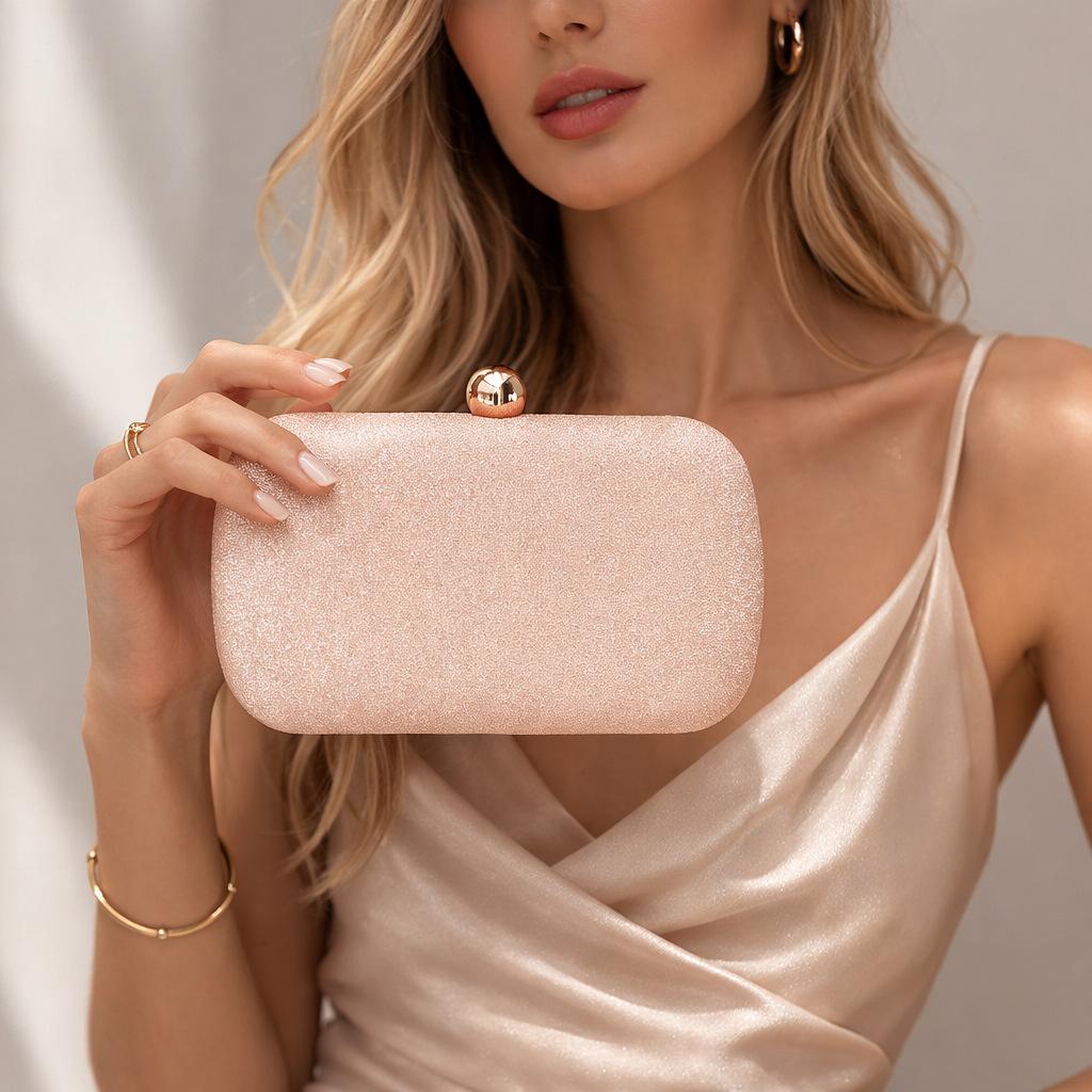 Styling Bags, Clutches, One-Shoulder, Crossbody, Fashion, Personality, Celebrity Dinners
Styling Bags, Clutches, One-Shoulder, Crossbody, Fashion, Personality, Celebrity Dinners