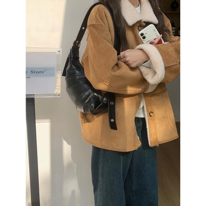 Retro coffee horn bag women s armpit bag autumn and winter new fashion Korean versatile messenger bag dumpling bag чорний
Retro coffee horn bag women s armpit bag autumn and winter new fashion Korean versatile messenger bag dumpling bag чорний